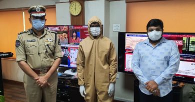 Abhishek Agarwal donates PPE kits to police department
